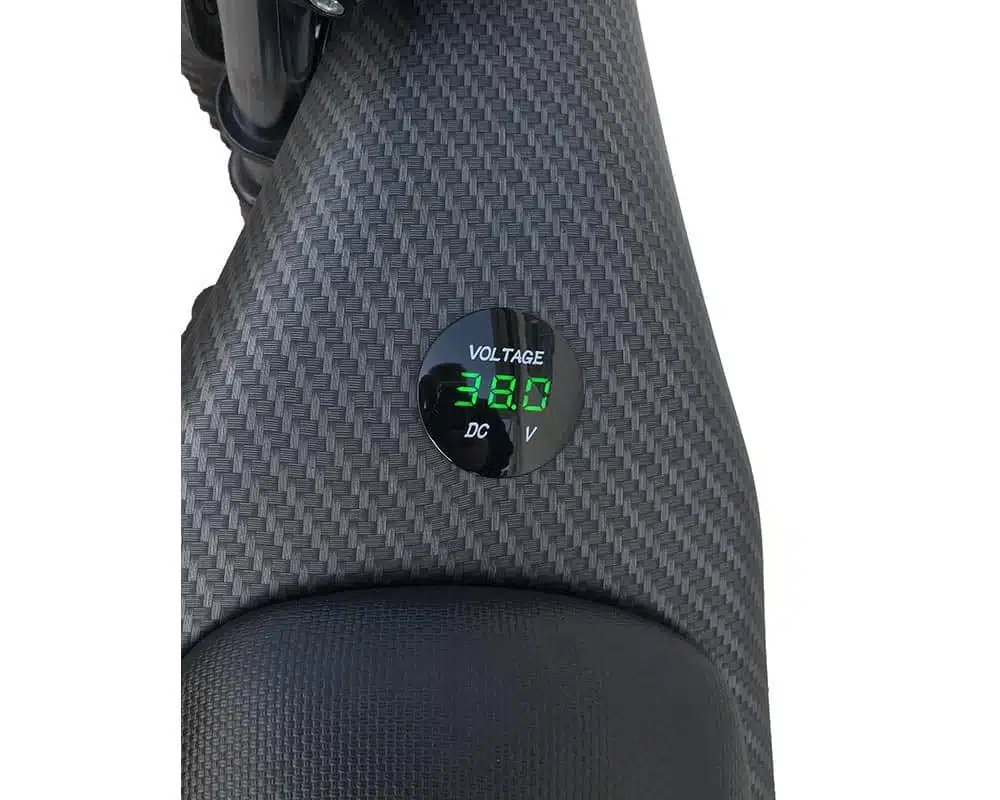 img-iconic-mini-bikes-tt750r-voltage-display