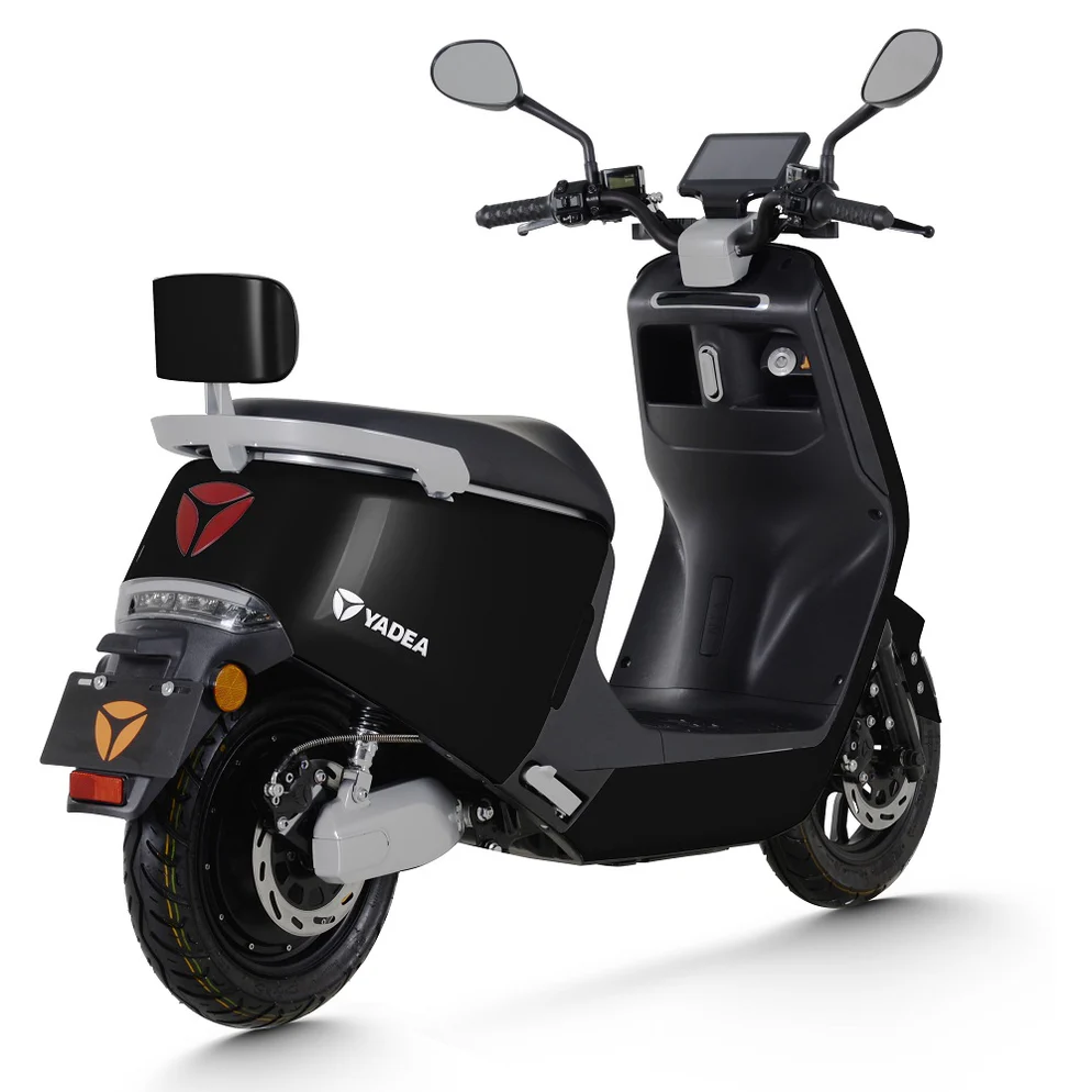 yadea-g5-graphene-electric-moped_matt_black4_650c9b99-80df-4c88-8186-463cb5d6321f_994x994